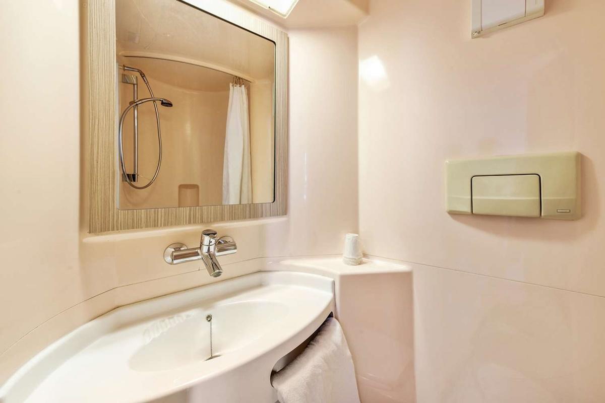 Premiere Classe St Quentin En Yvelines Elancourt Trappes Exterior photo