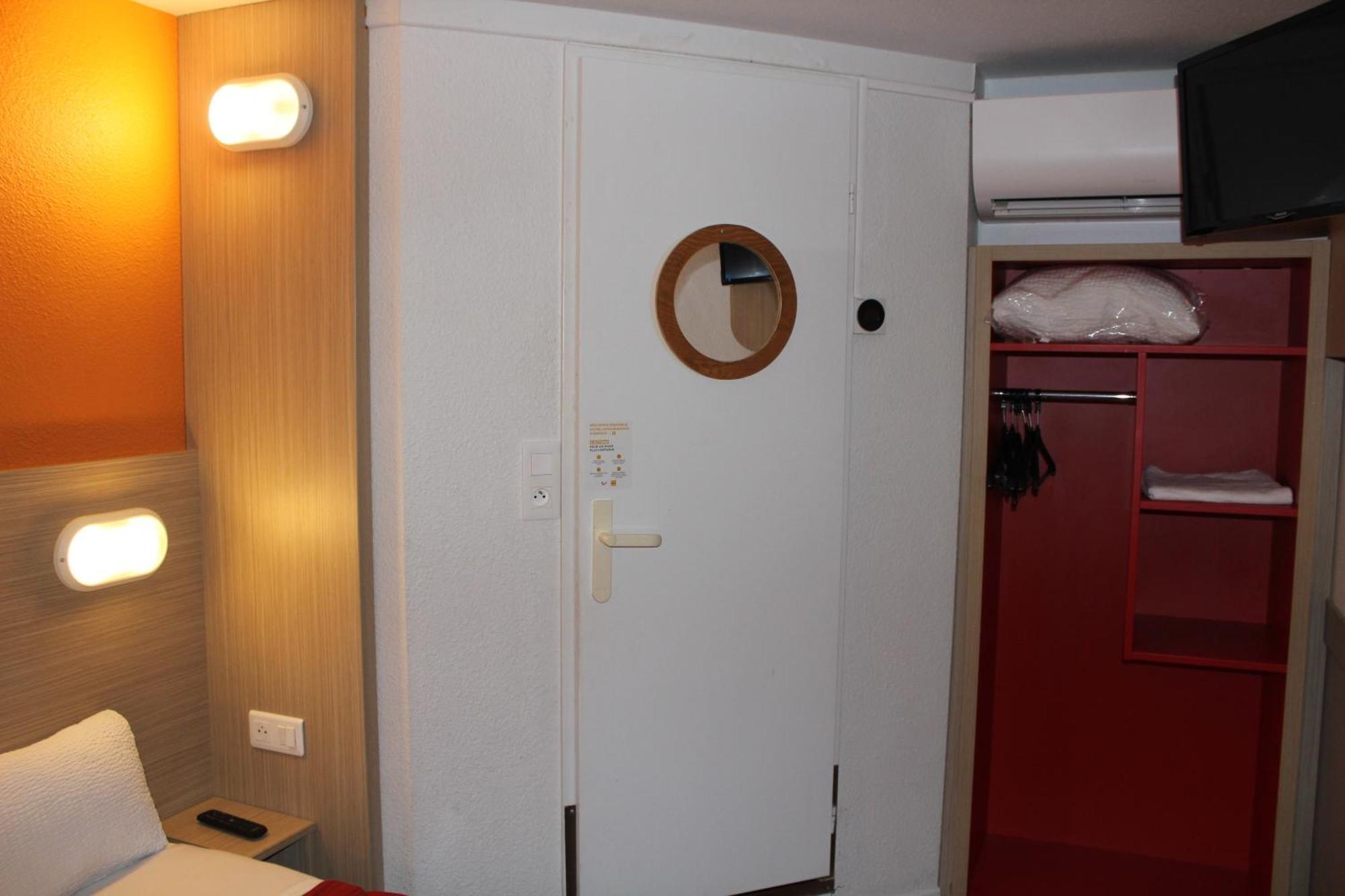 Premiere Classe St Quentin En Yvelines Elancourt Trappes Exterior photo